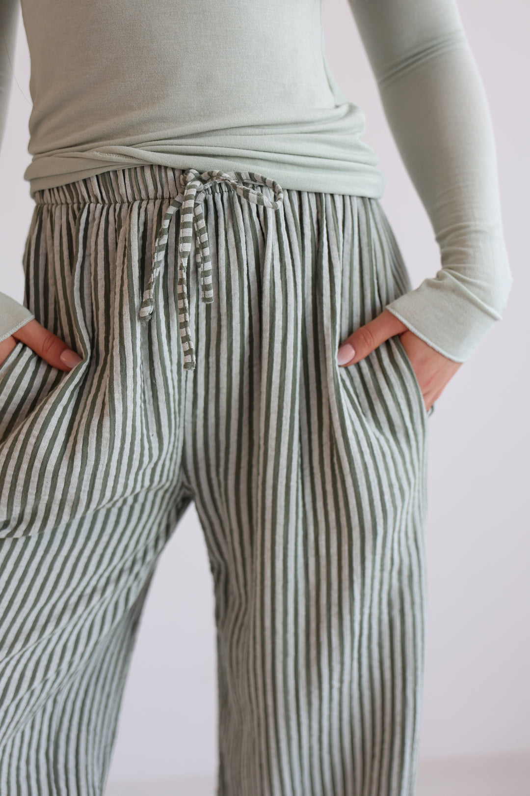 Lange Musselinhose mit Streifen Little Lines