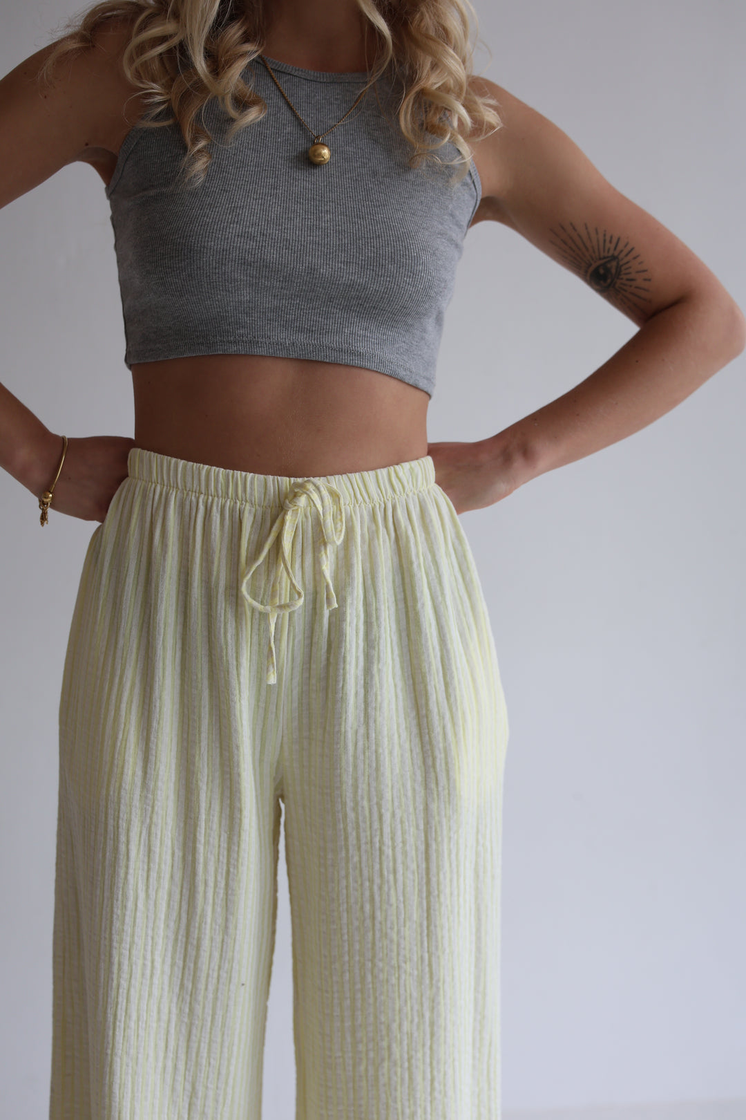 Lange Musselinhose mit Streifen Little Lines