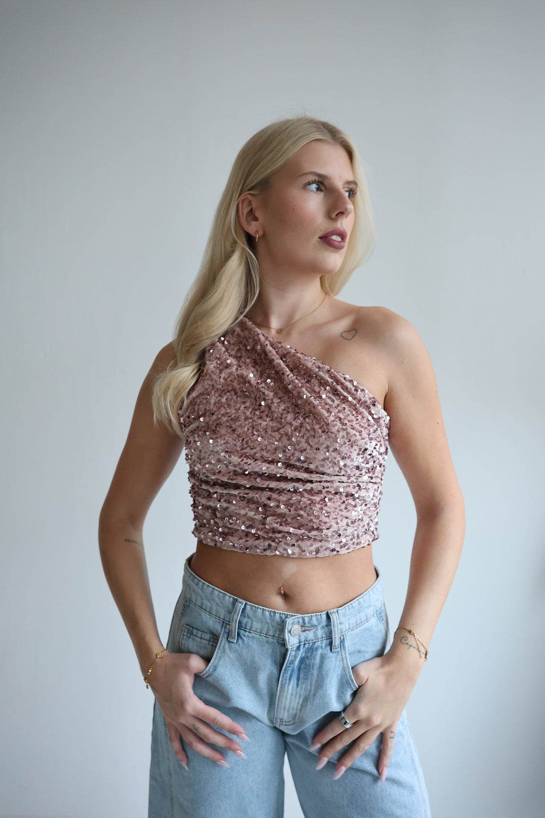One Shoulder Top mit Pailetten