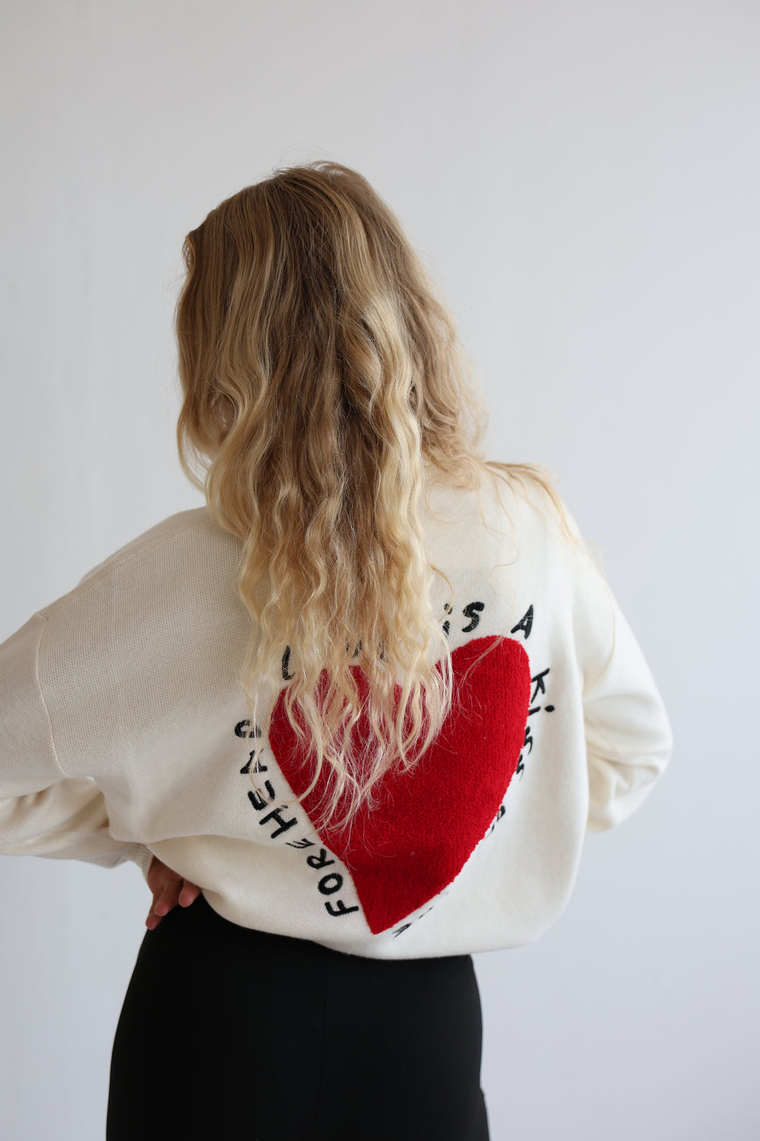 Pullover Love is a Kiss