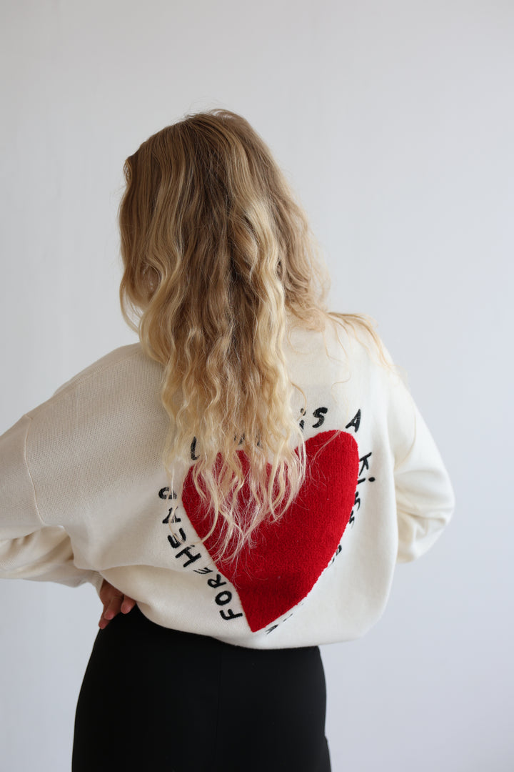 Pullover Love is a Kiss