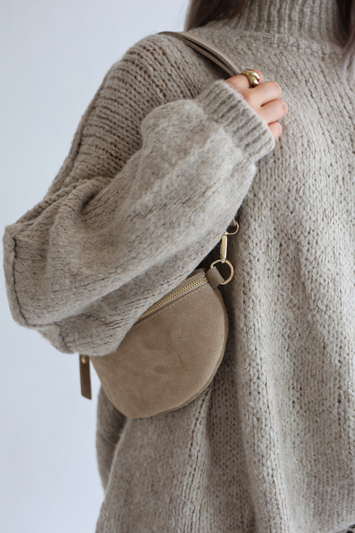 Crossbody Bag Small aus Wildleder