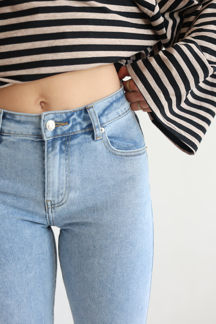 Classic Straight Capri Jeans