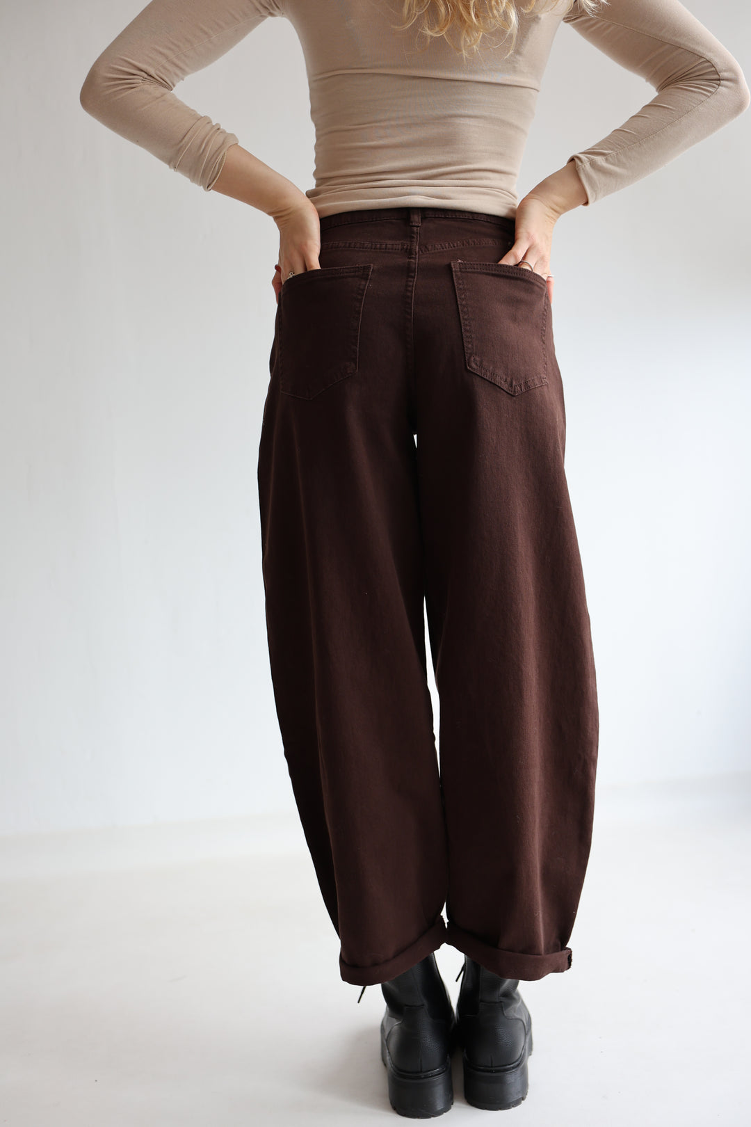 Barrel Fit Coffee Jeans