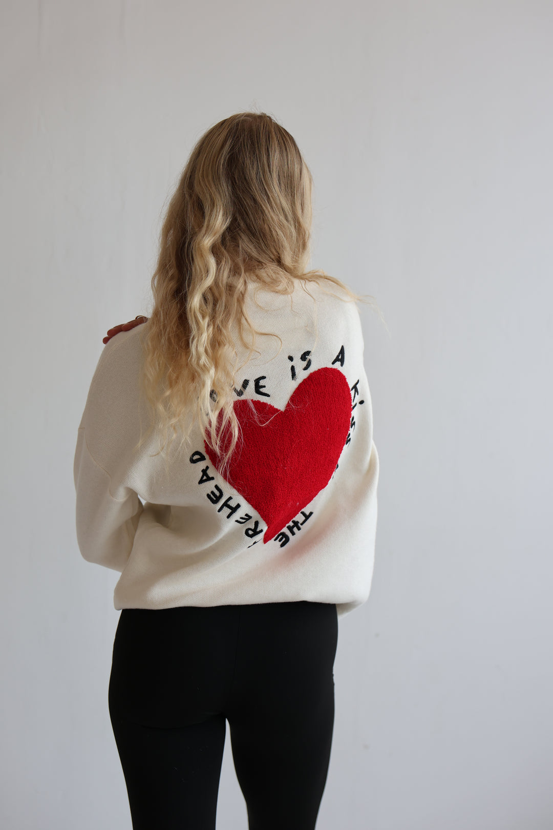 Pullover Love is a Kiss