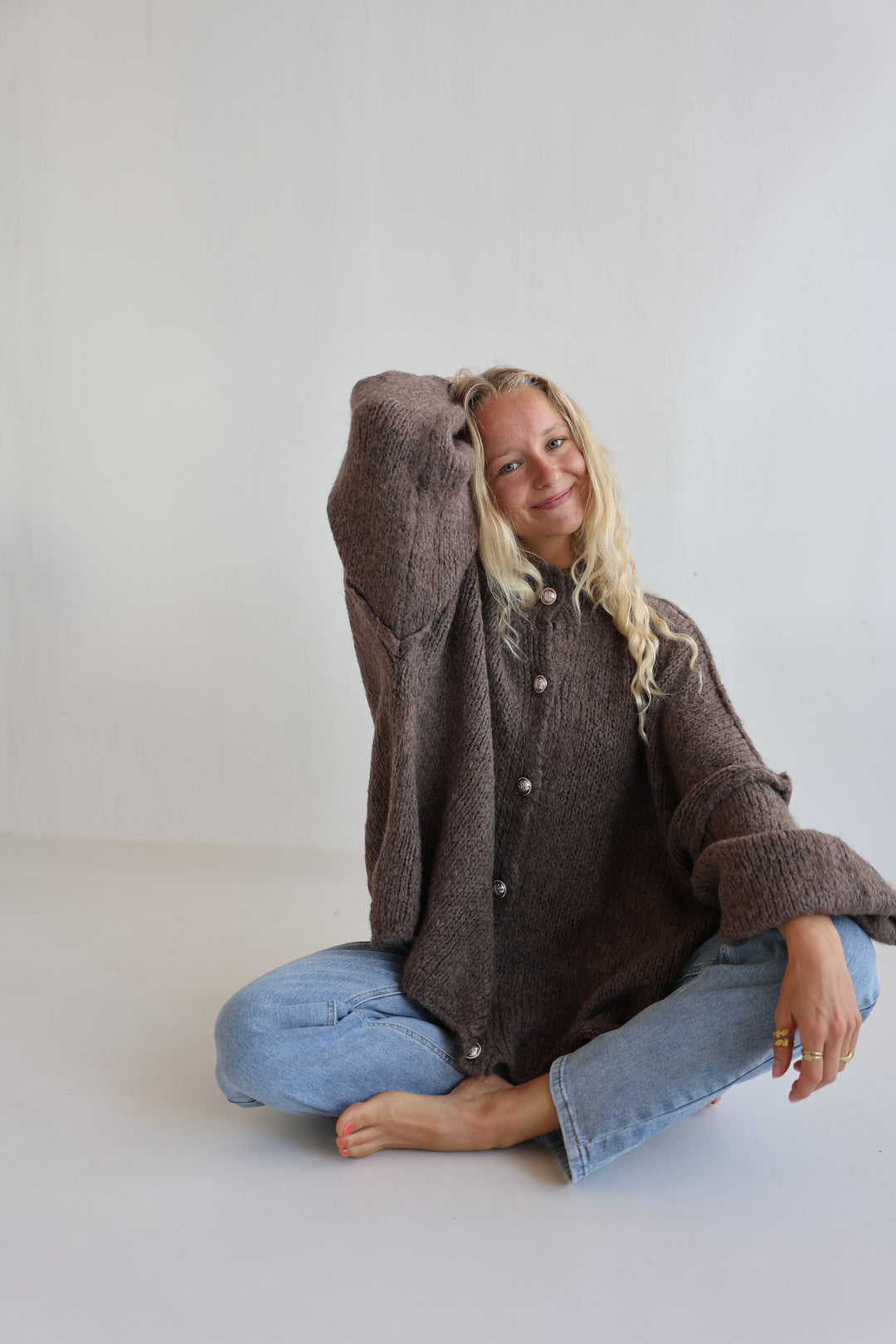 Langer Oversize Cardigan mit goldenen Manschettenknöpfen Claire