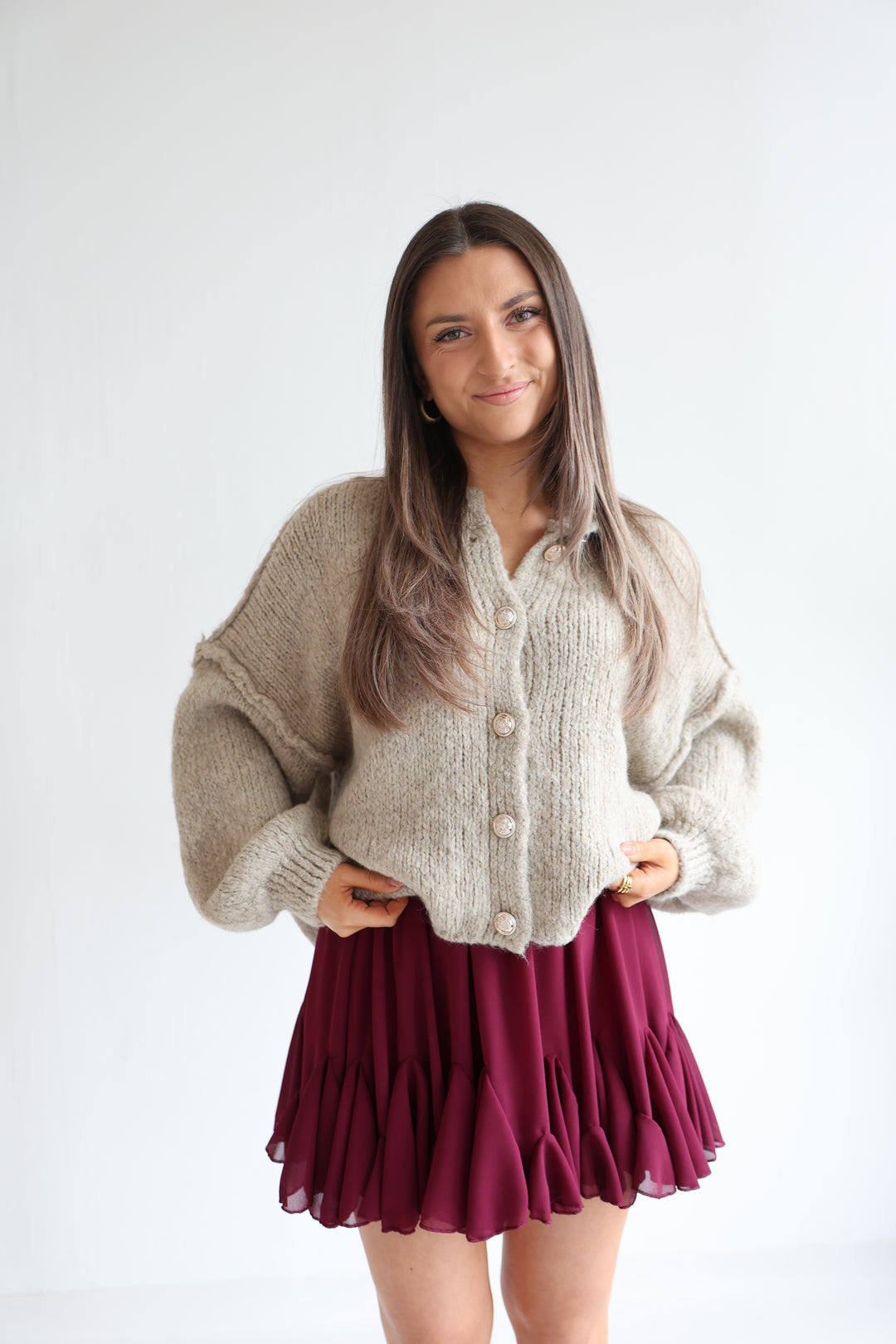 Kurzer Oversize Cardigan mit goldenen Manschettenknöpfen Claire