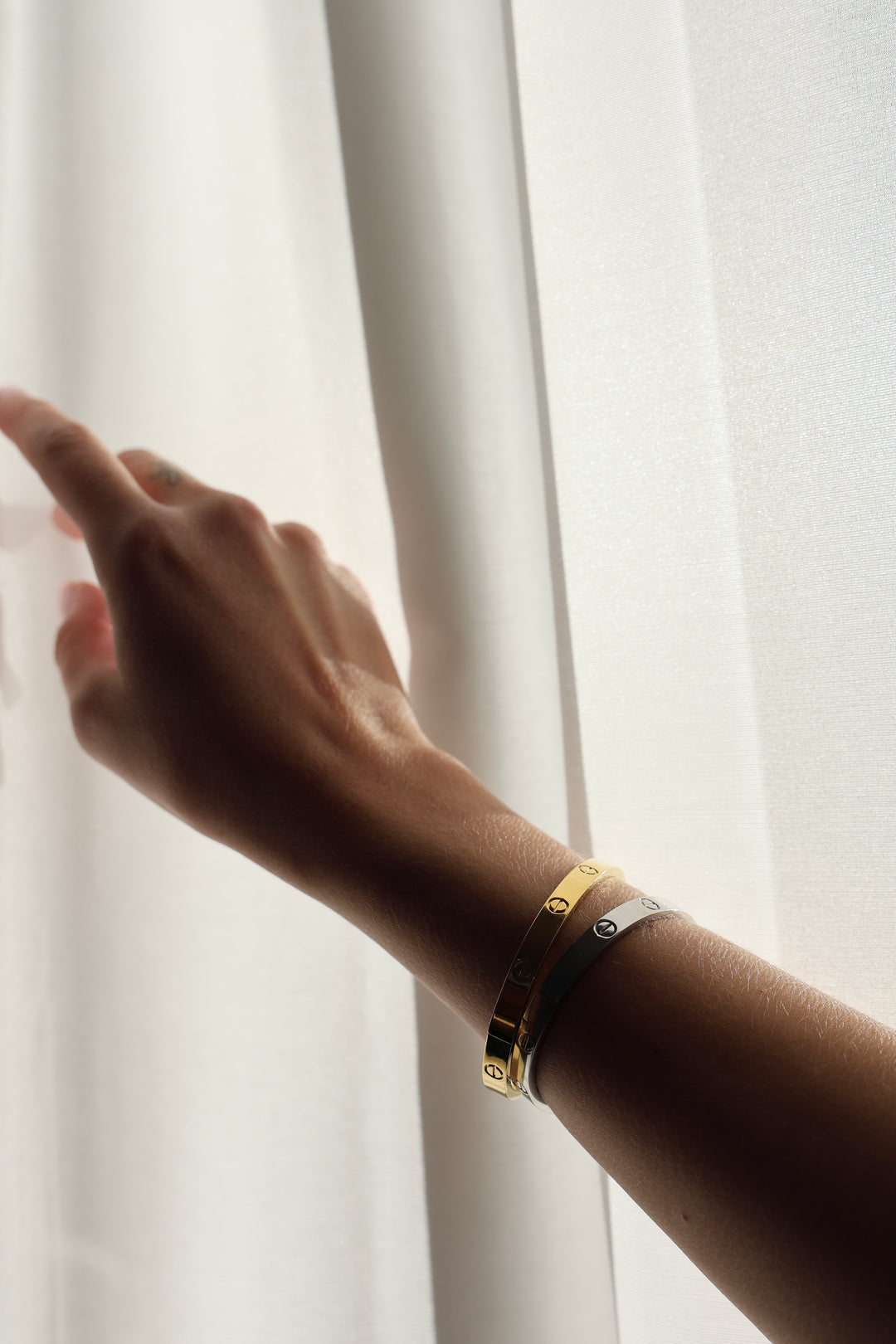 Breiter Armreif Love