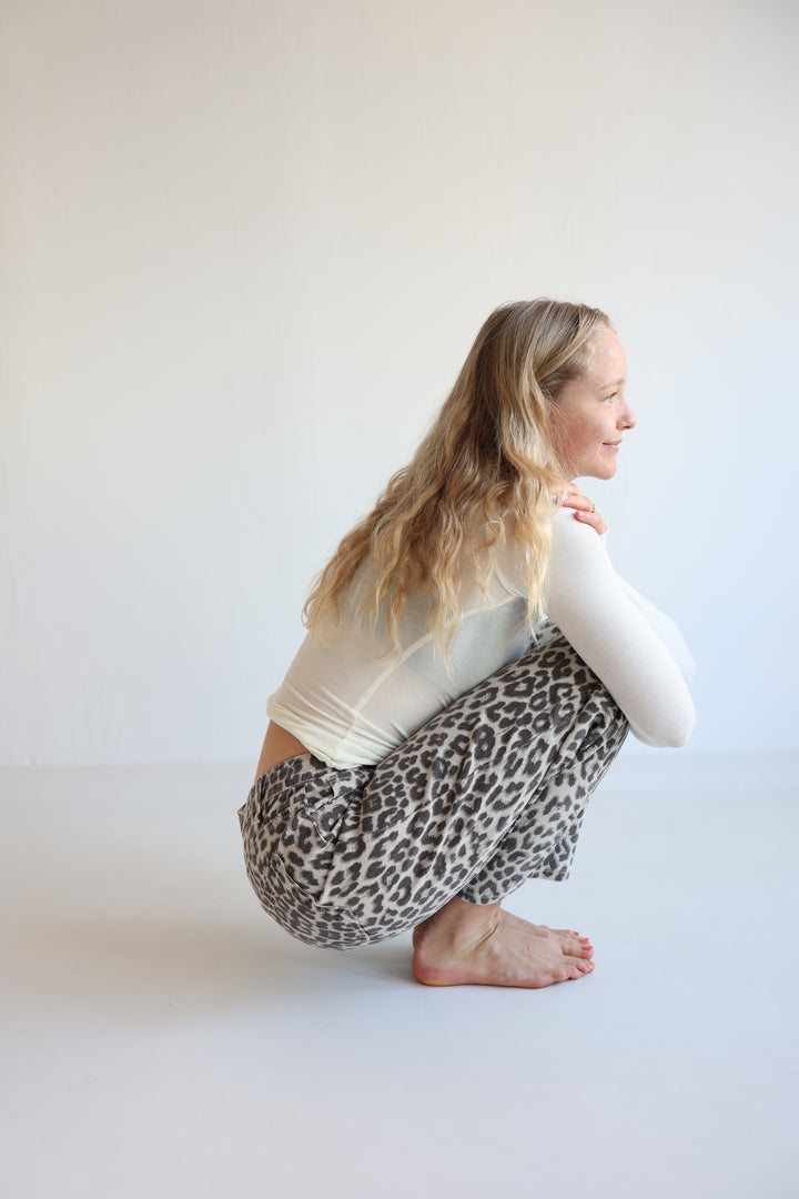 Mom Jeans mit Leoprint