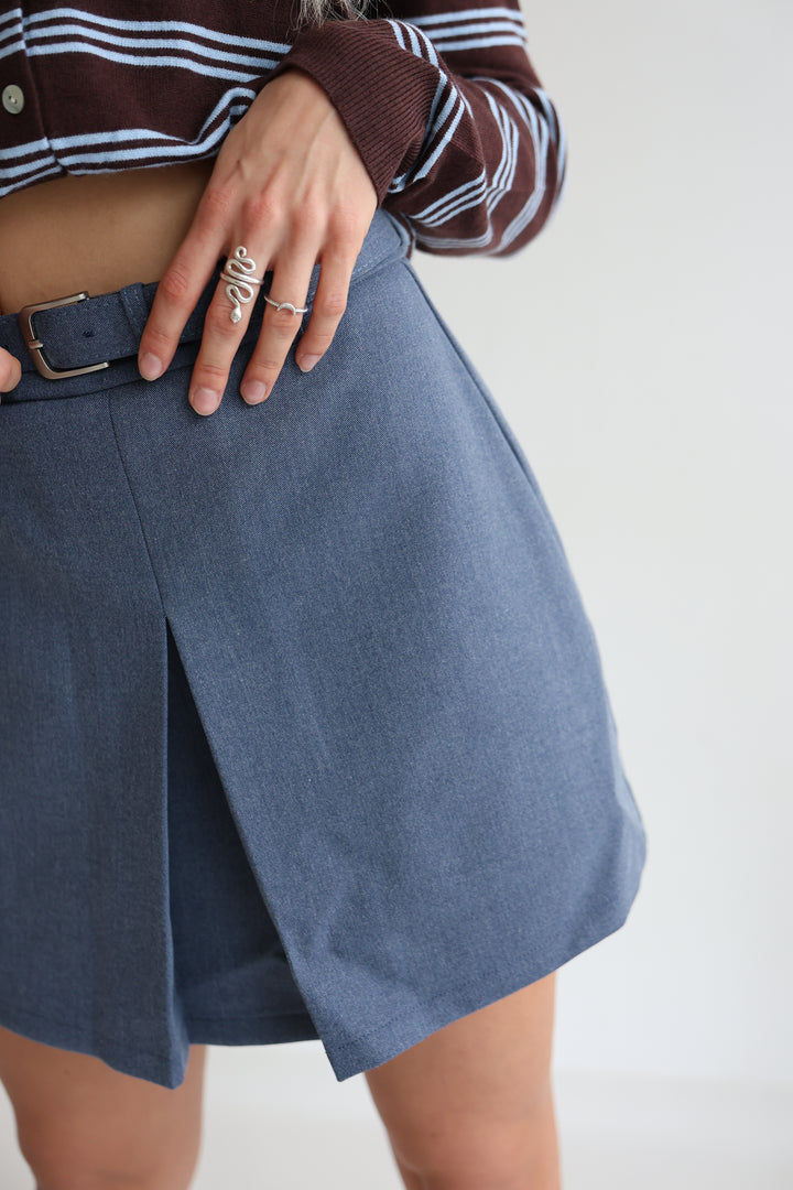 Kurzer Hosenrock mit Gürtel Britney