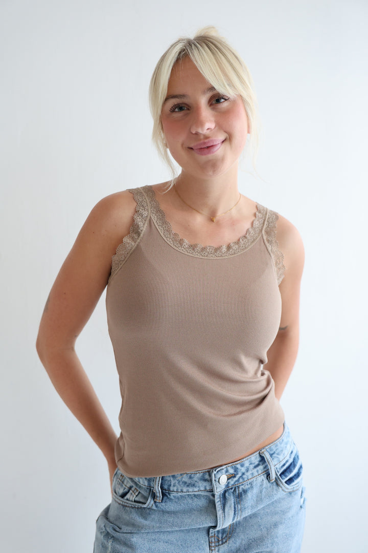 Basictop mit Spitze