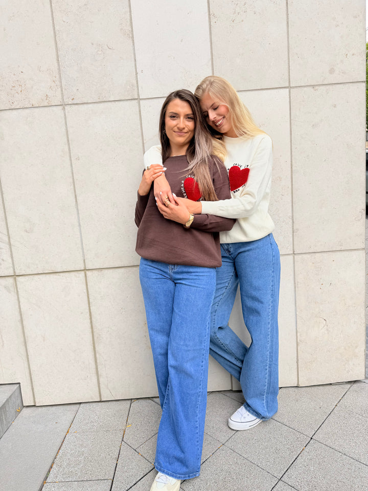 Pullover Love is a Kiss