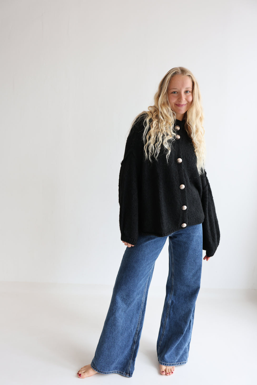 Kurzer Oversize Cardigan mit goldenen Manschettenknöpfen Claire