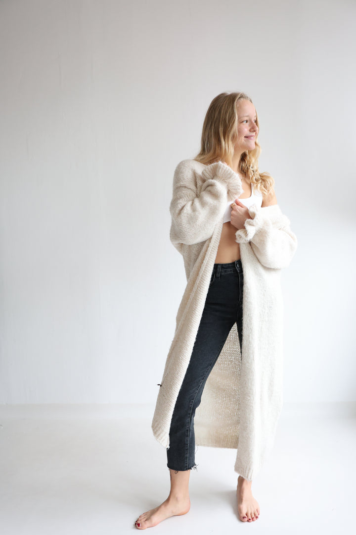 Langer Cardigan mit Rüschenärmeln Clara