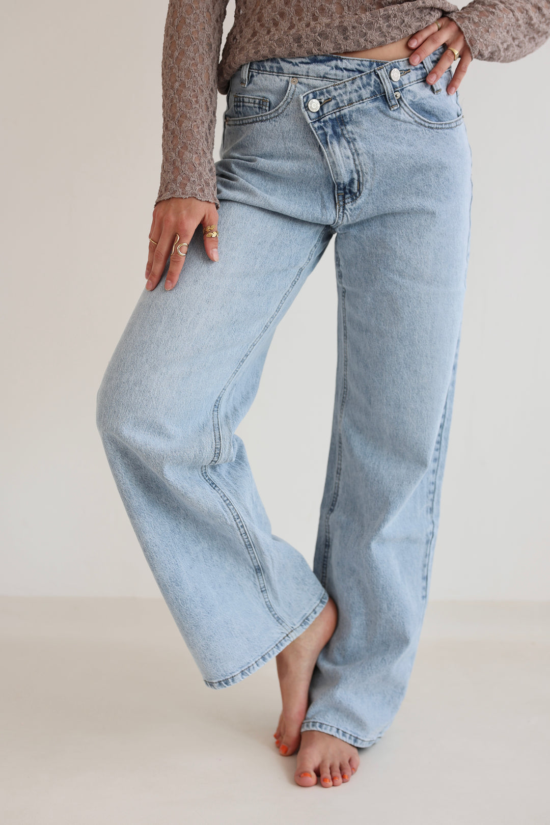 Asymmetric Straight Fit Jeans Nova
