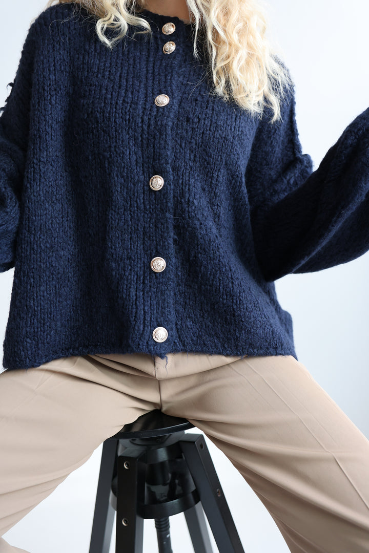 Kurzer Oversize Cardigan mit goldenen Manschettenknöpfen Claire