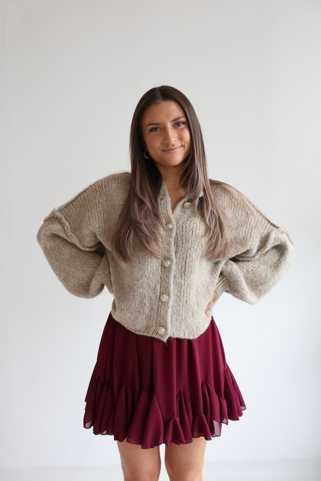 Kurzer Oversize Cardigan mit goldenen Manschettenknöpfen Claire