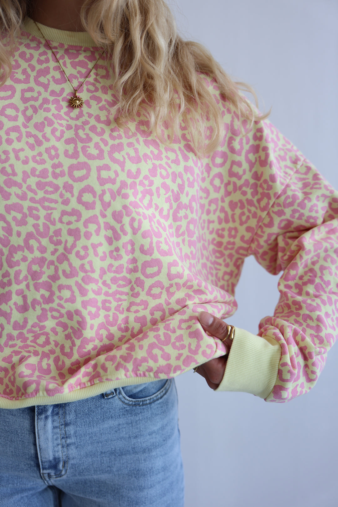 Sweater mit Leoprint
