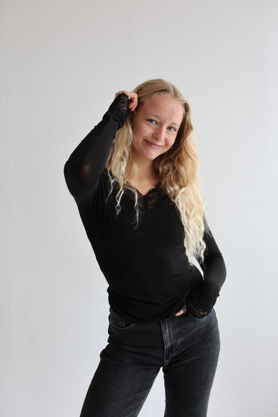 Longsleeve mit Spitzenausschnitt