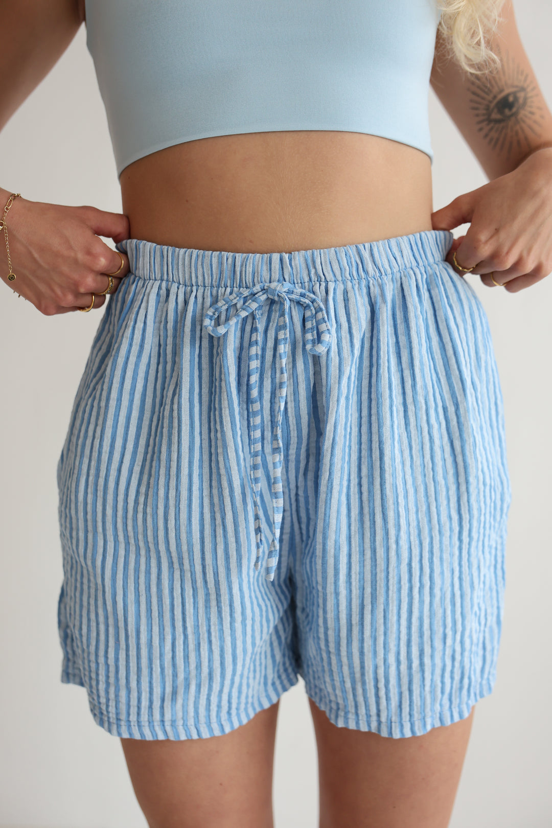 Kurze Musselinshorts Little Lines
