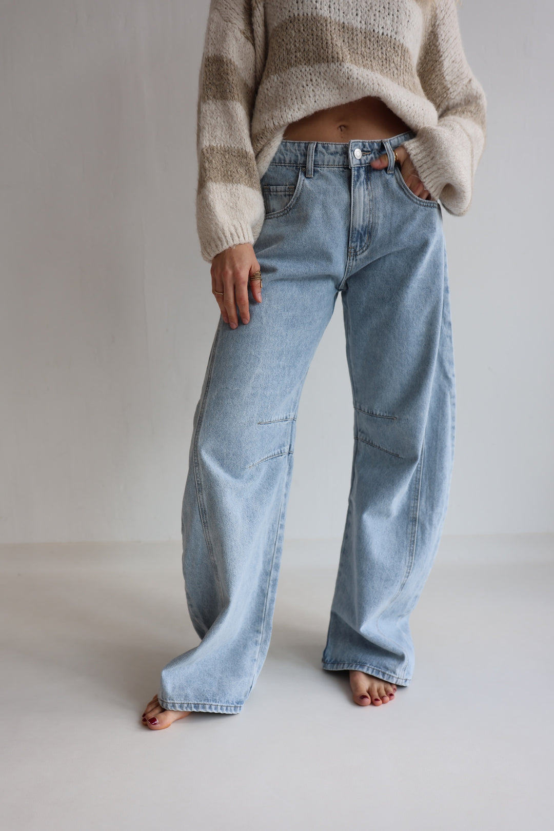 Mid Rise Barrel Jeans