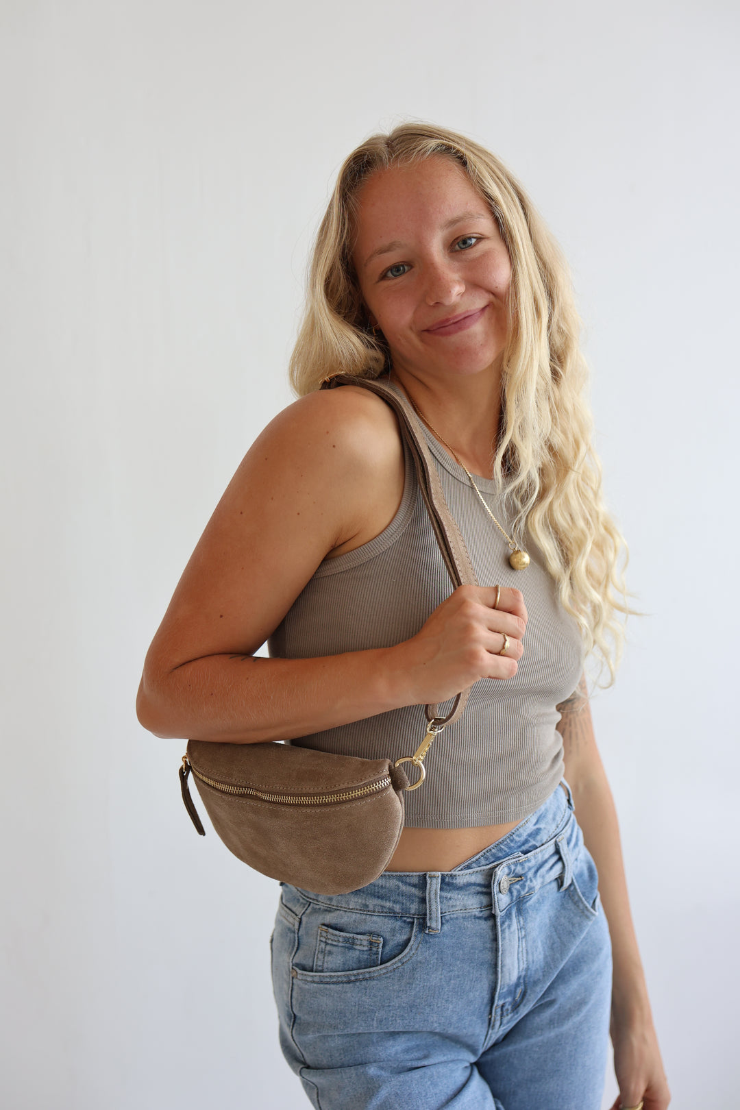 Crossbody Bag Small aus Wildleder