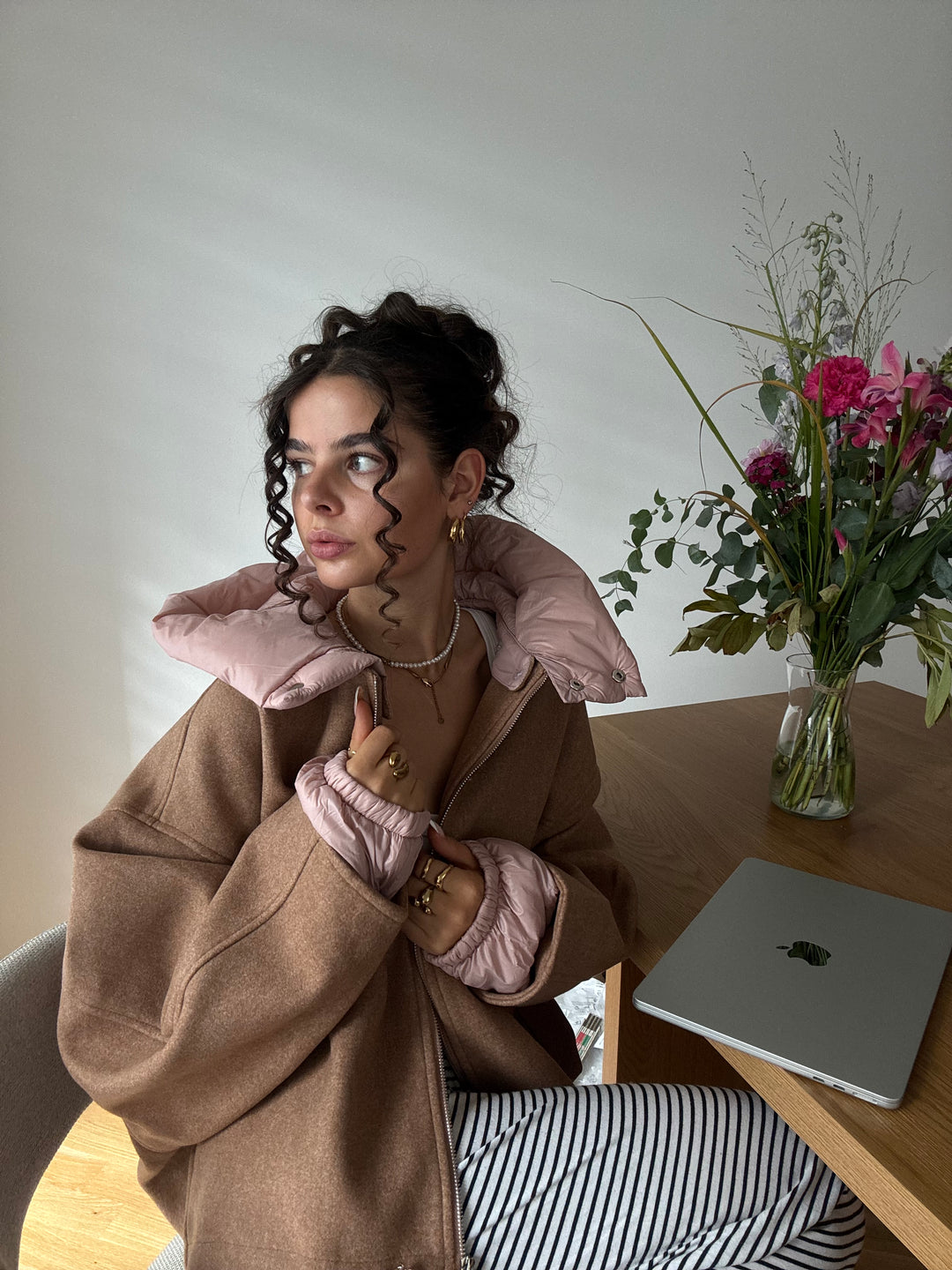 Leichte Bomberjacke mit abnehmbarer Kapuze