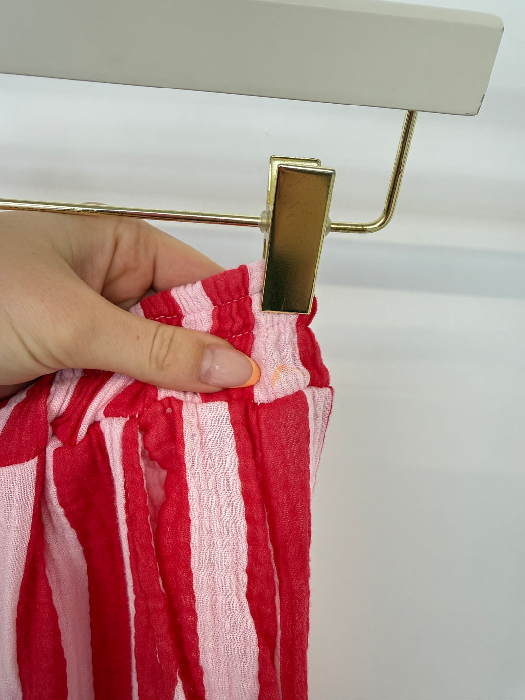 GESTREIFTE HOSE AUS MUSSELIN ROT (B-WARE)