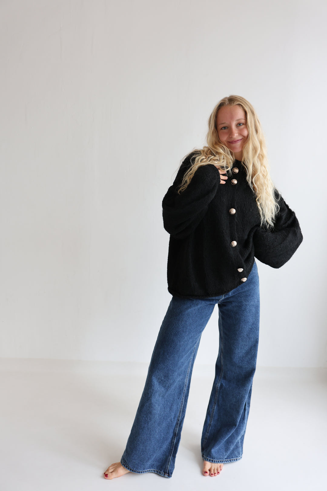 Kurzer Oversize Cardigan mit goldenen Manschettenknöpfen Claire