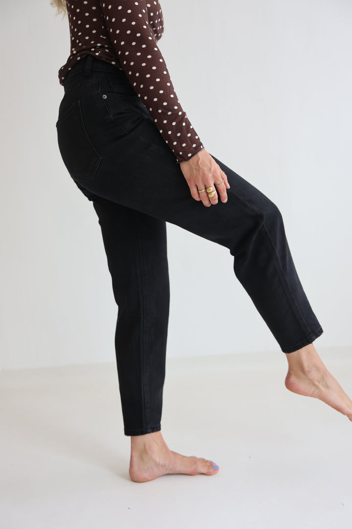 City Noir Mom Fit Jeans