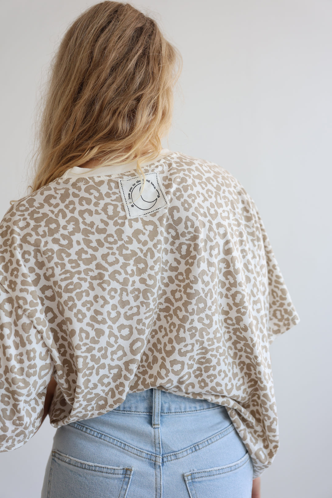 Oversize T-Shirt mit Leoprint