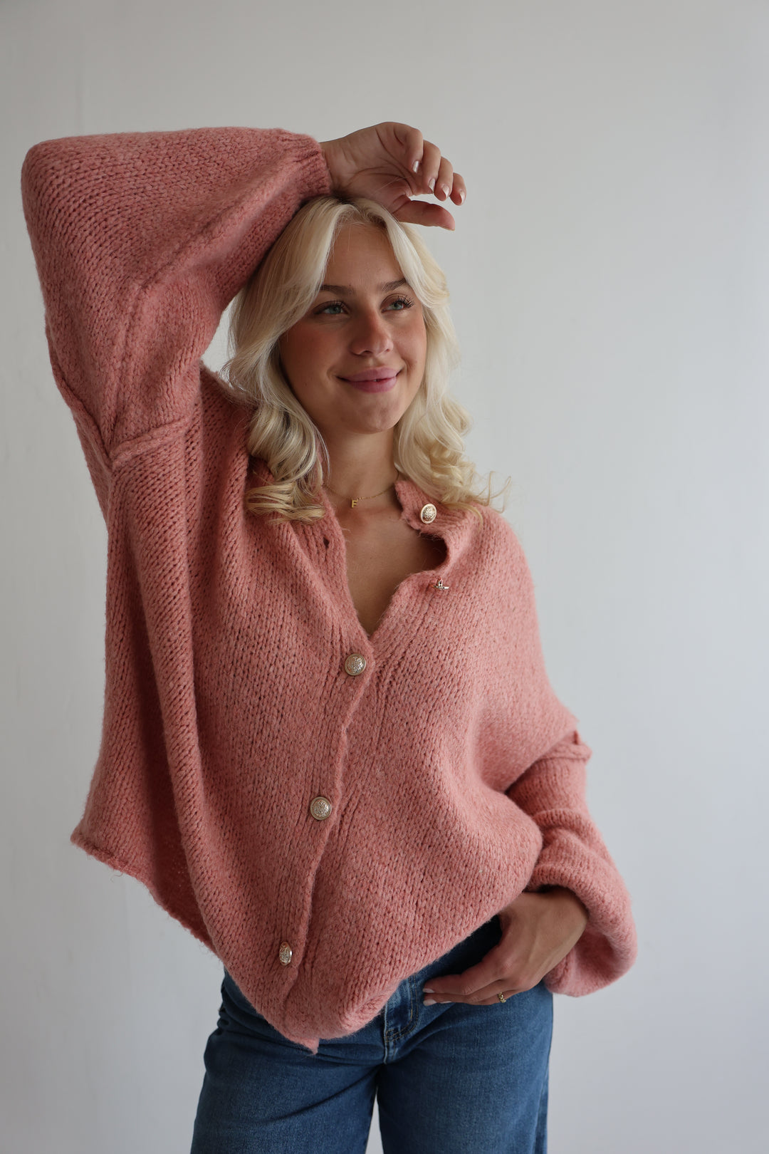 Langer Oversize Cardigan mit goldenen Manschettenknöpfen Claire