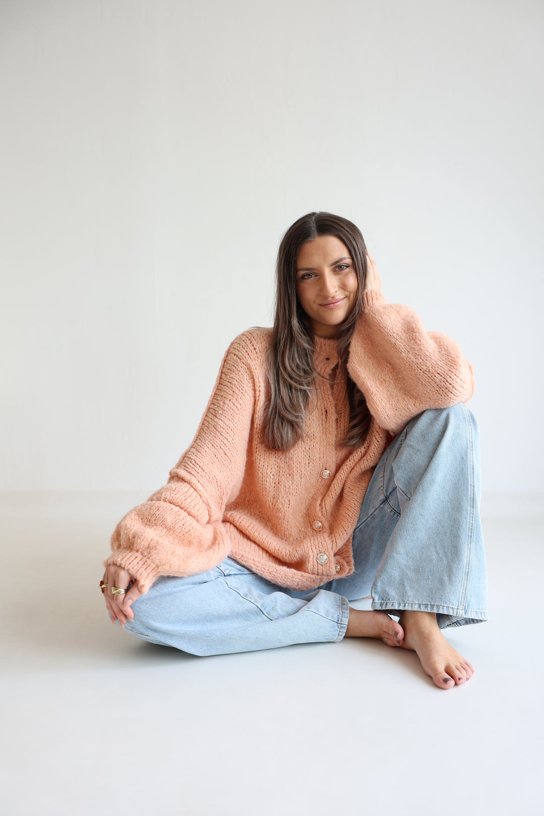 Langer Oversize Cardigan mit goldenen Manschettenknöpfen Claire