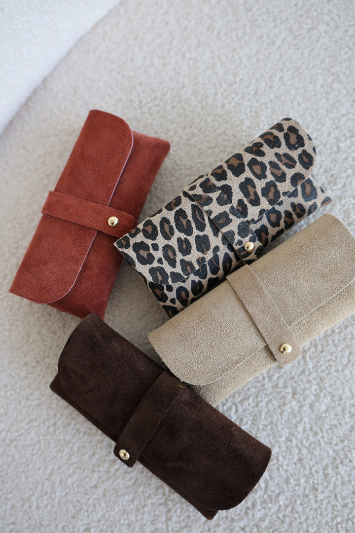 Brillenetui aus Wildleder