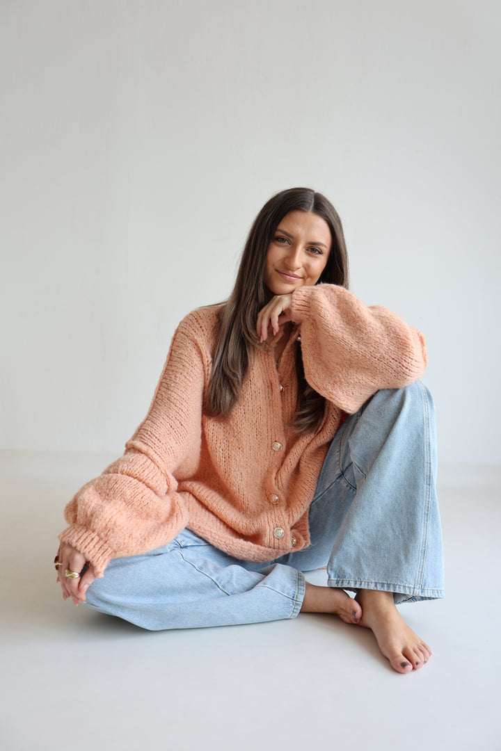 Langer Oversize Cardigan mit goldenen Manschettenknöpfen Claire