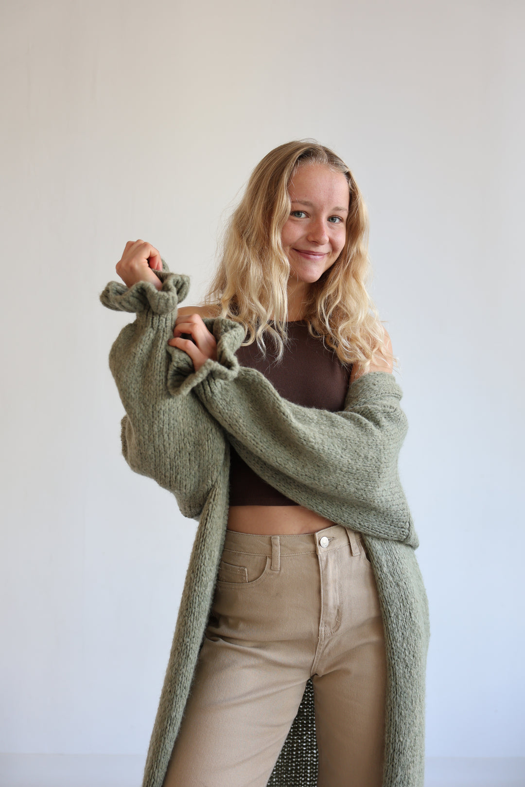 Langer Cardigan mit Rüschenärmeln Clara