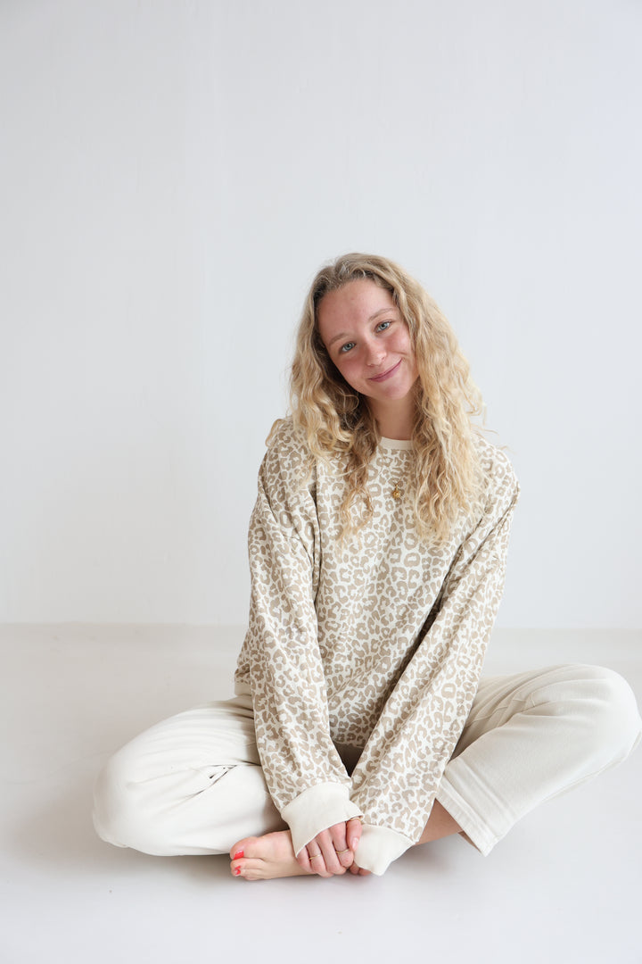 Sweater mit Leoprint