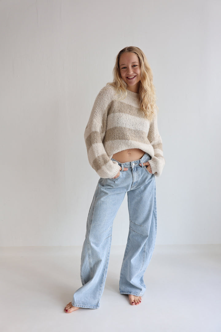 Mid Rise Barrel Jeans