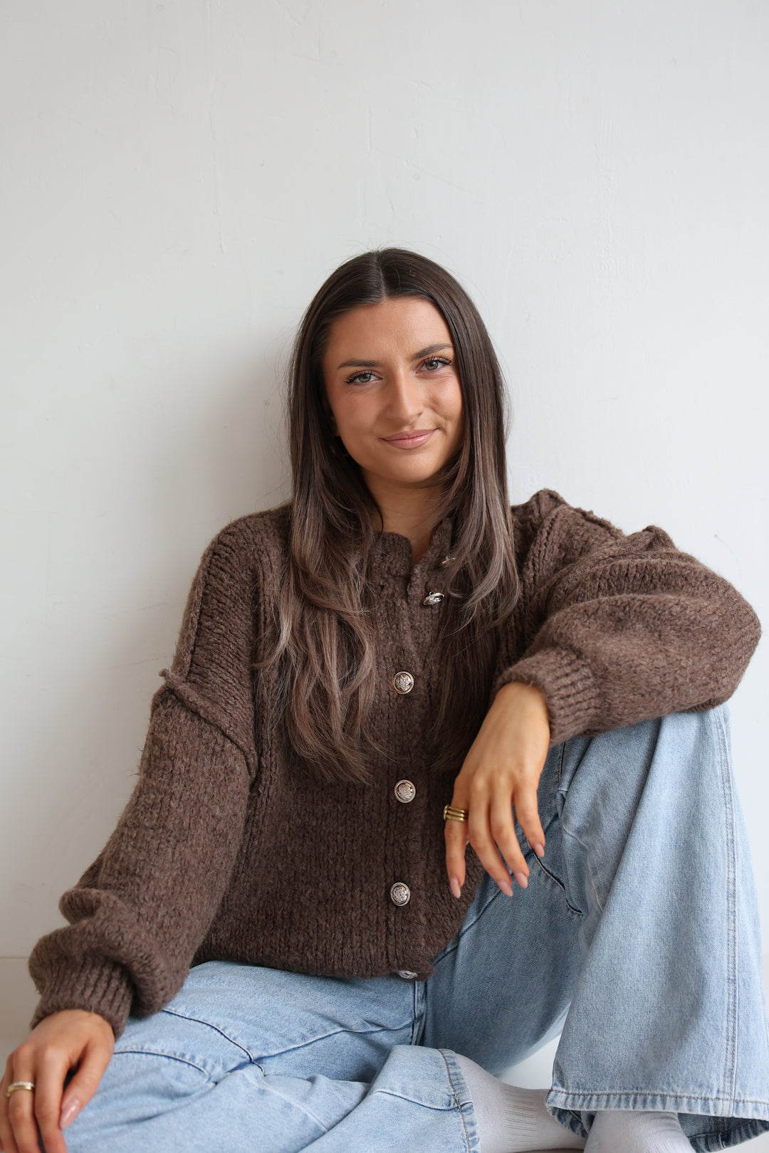 Kurzer Oversize Cardigan mit goldenen Manschettenknöpfen Claire