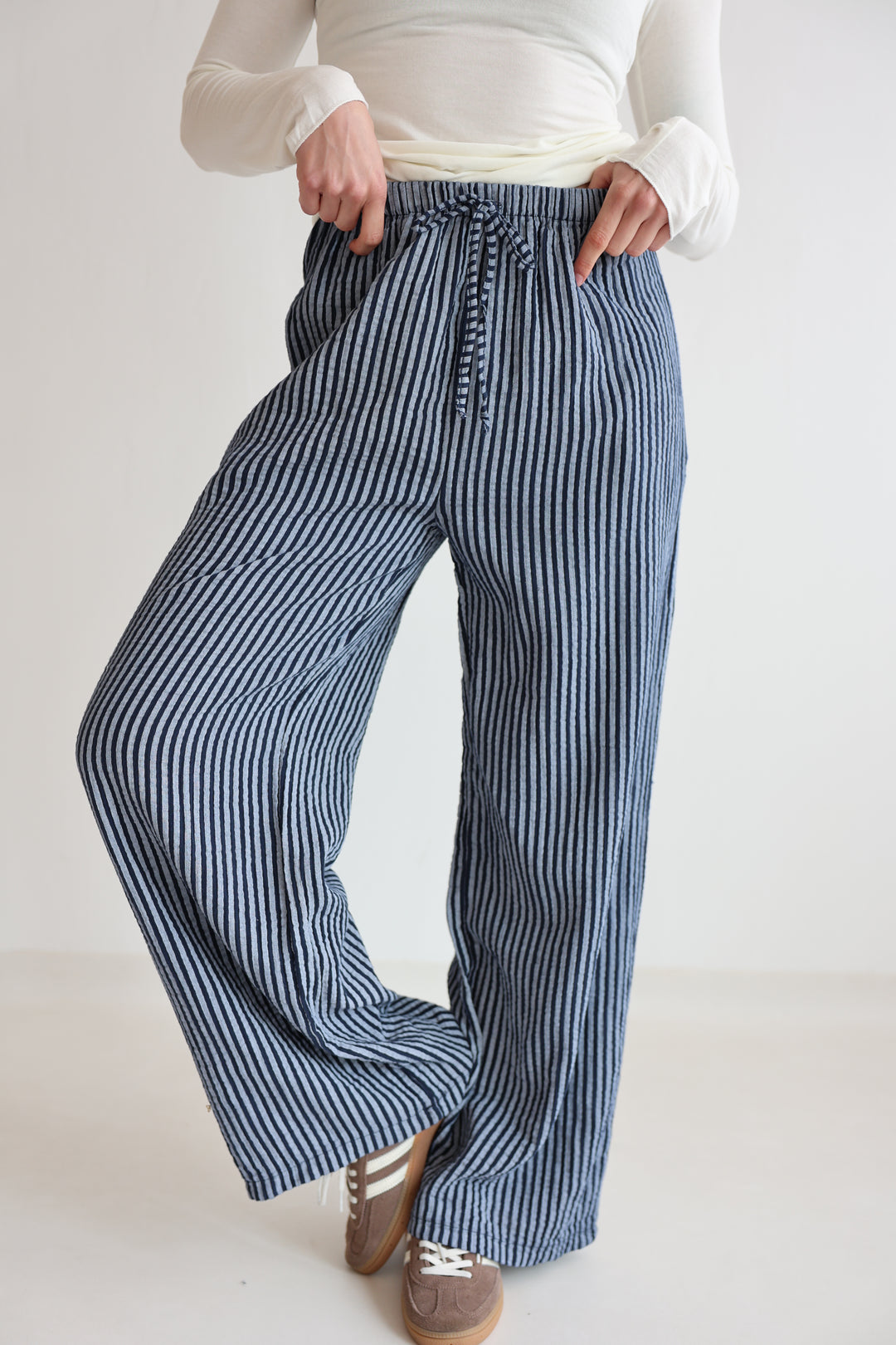 Lange Musselinhose mit Streifen Little Lines