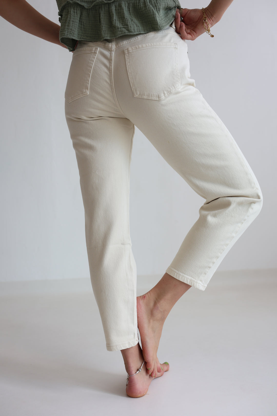 Cream Fit Mom Jeans