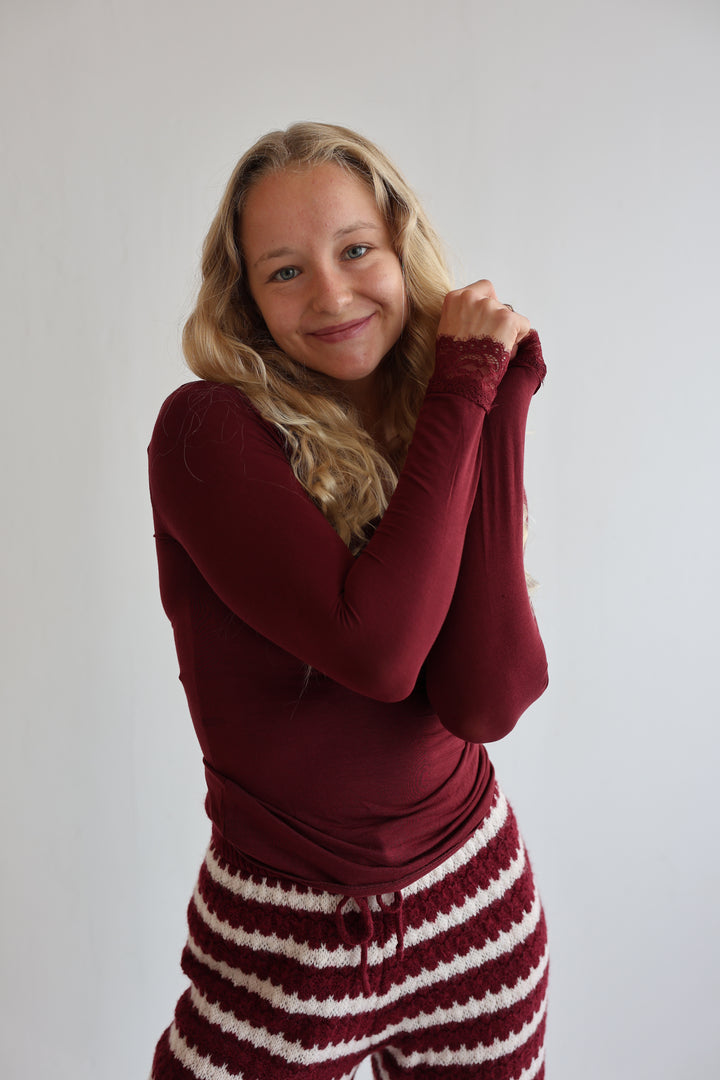 Longsleeve mit Spitzenausschnitt