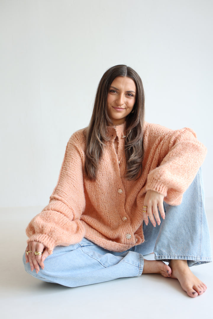 Langer Oversize Cardigan mit goldenen Manschettenknöpfen Claire