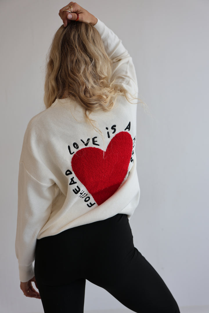 Pullover Love is a Kiss
