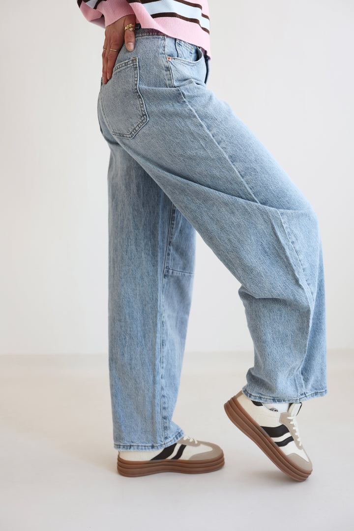 Barrel Fit Daily Jeans