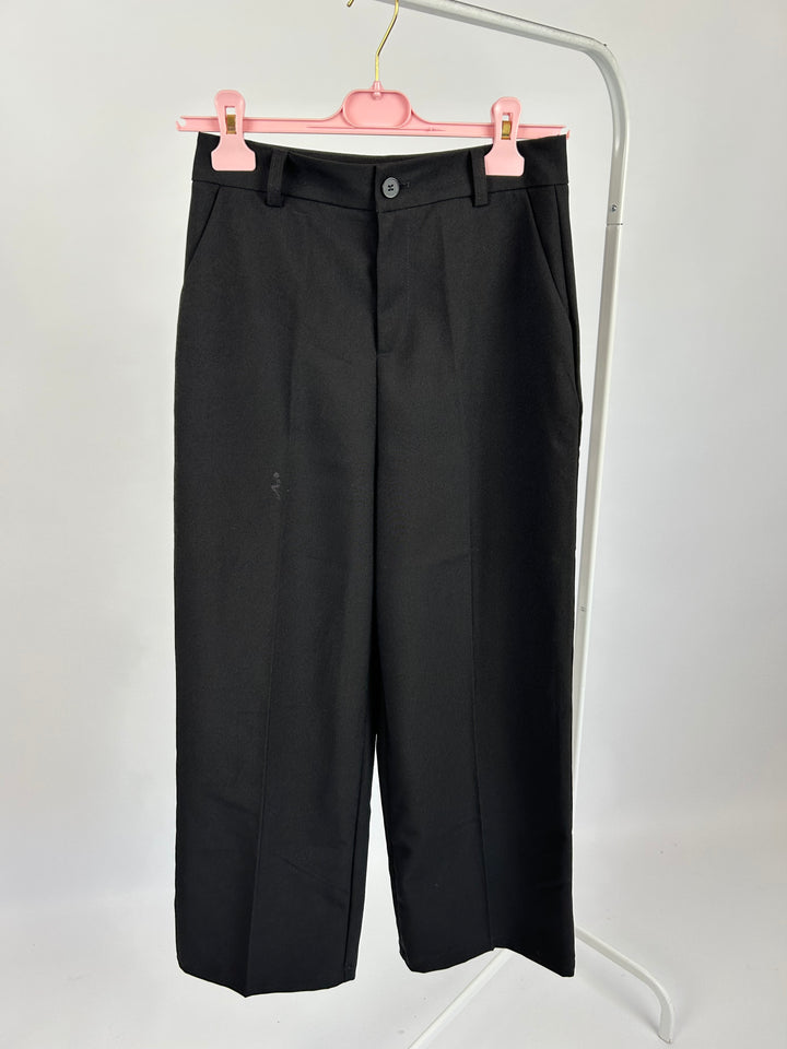 KURZE ANZUGSHOSE GINA SCHWARZ GR. 36 (B-WARE)