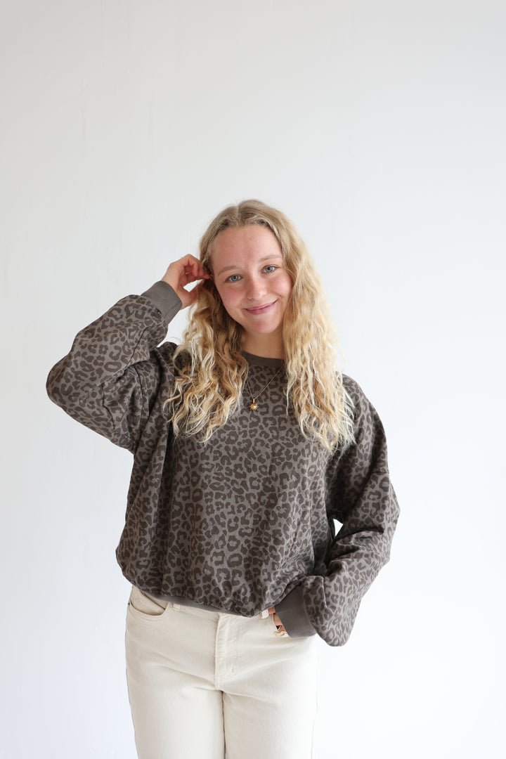 Sweater mit Leoprint