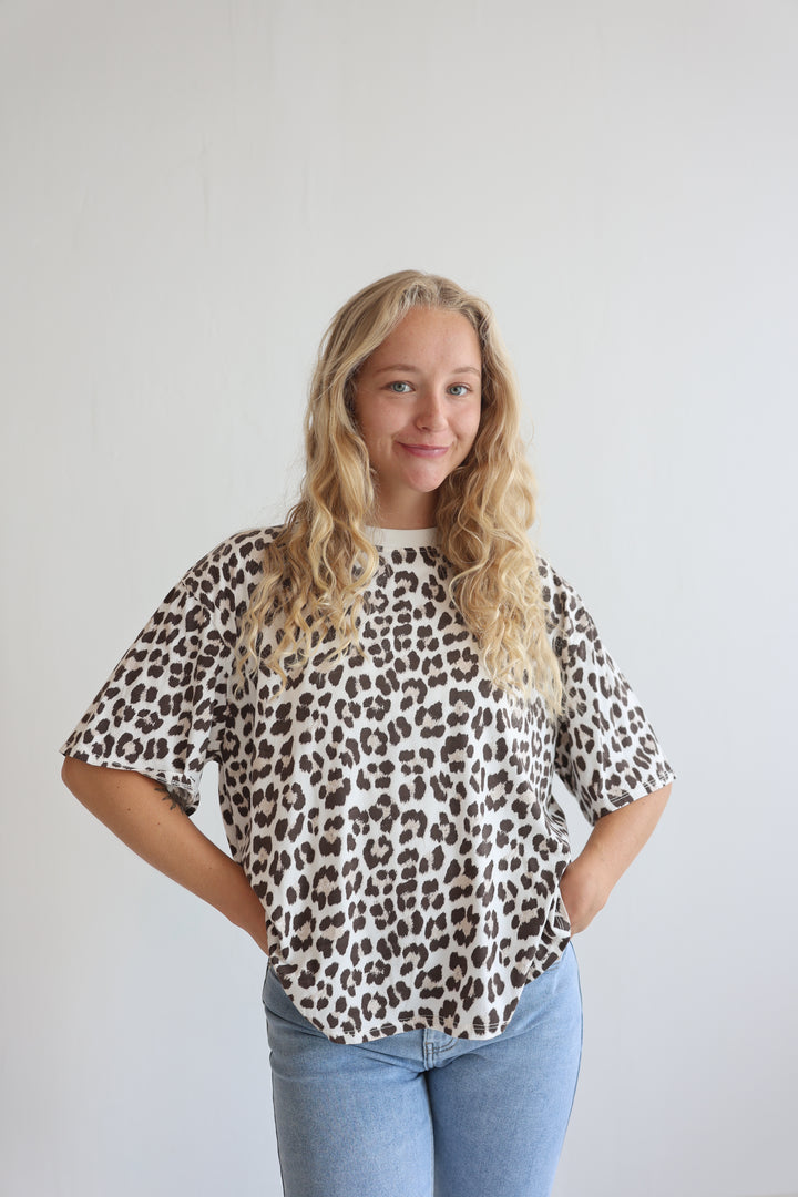 Oversize T-Shirt mit Leoprint