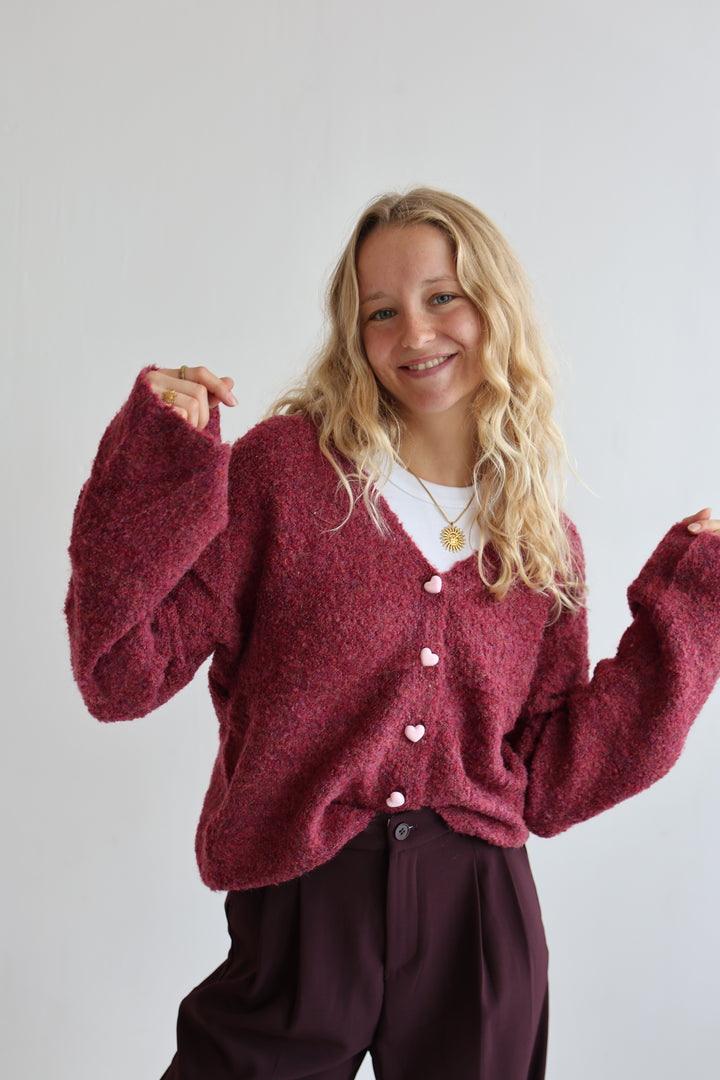 Kuscheliger Cardigan mit Herzknöpfen Tara