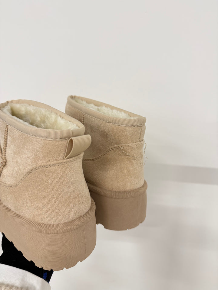 PLATEAU BOOTS MEDIUM CLASSIC CREME GR.42 (B-WARE)